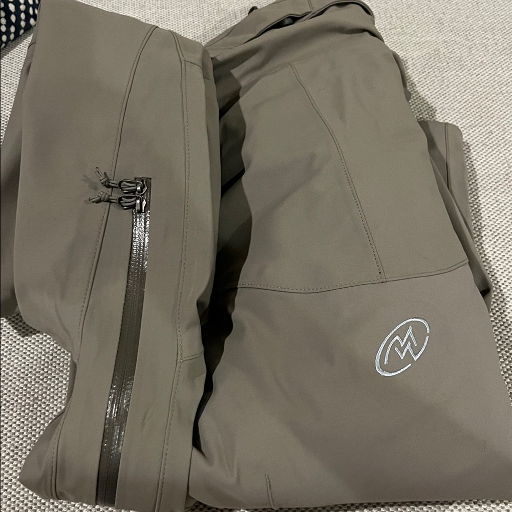 Women’s Cloudveil Sort Shell Ski Jacket. Size medium. Worn once, like new. - Picture 5 of 6